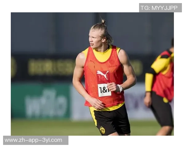 哈兰德社媒晒球鞋照展现幽默一面却依旧保持严肃风格