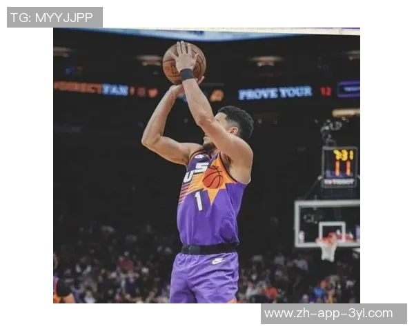 布克半场表现起伏7投4中仅得13分失误频频影响球队节奏