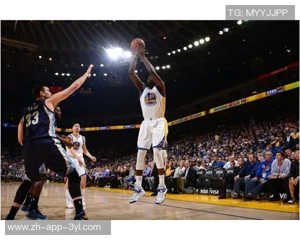 德拉蒙德再展篮板天赋三投全中三分命中收获7分并抢下10个篮板