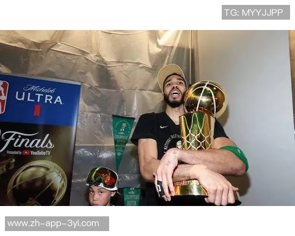 布朗生涯第五次三双超越塔图姆荣登队史第九位成就辉煌